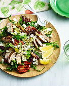 Grillgemüsesalat mit Feta und gegrilltem Hähnchenfleisch