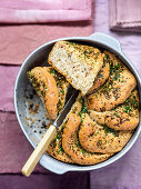 Pane all'aglio (Knoblauchbrot mit Thymian, Italien)