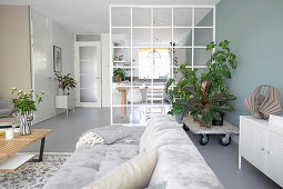 Lattice partition between kitchen-dining room and living room