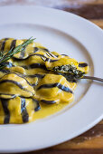 Striped saffron ravioli filled with ricotta and spinach (seen from above)