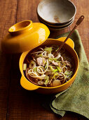 Udon-Nudelsuppe mit Rindfleisch