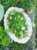 Graupensalat mit Erbsen und Labne