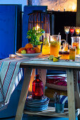 Stimmungsvolle Gartenparty mit Sangria