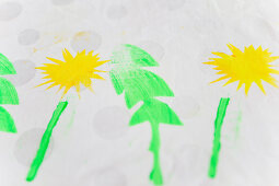 Stoff mit Sonneblumenmotiv bestempelt (DIY-Stempel aus Moosgummi)