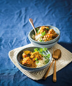 Rindfleischbällchen-Curry mit Couscous