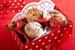 Mini spiced cakes as a gift