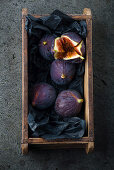 Fresh figs in a wooden box
