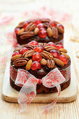Christmas cakes decorated with ribbon