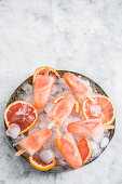 Rosa Grapefruit-Sekt-Eis am Stiel