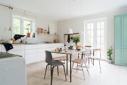 Large, light-flooded, Scandinavian-style kitchen-dining room