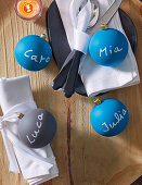 Baubles with names as place cards