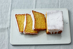 Coconut and carrot oil-sponge cake