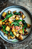 Fried potatoes with spinach, salsciccia and mushrooms