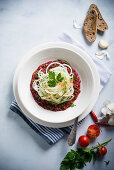Zucchini spaghetti with beetroot (vegan)