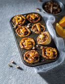 Dattel-Orangen-Pies in Mini-Muffinform
