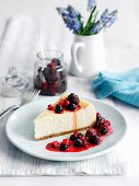 Cheesecake with berry sauce