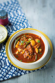 Fleischsuppe mit Kartoffeln und Bohnen