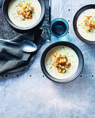 Parmesan-Sellerie-Veloute mit Croûtons