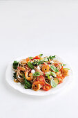 Dinkelspaghetti mit Garnelen, Tomaten und Brokkolini