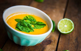 Asian lentil soap with spinach and lemon