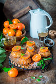Mini cakes with tangerine and caramel