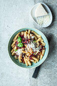 Pasta with caramelised onions