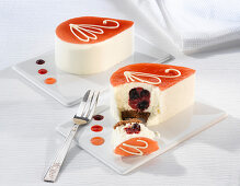 White vanilla chocolate mousse with sponge base