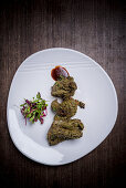 Venison tikka on a serving platter (India)