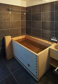 Japanische Designer-Badewanne aus Holz im Badezimmer