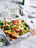 Fisch auf provenzalische Art mit Rosenkohl und Kräuter-Tomatensauce