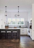 Classic open kitchen with cassette fronts in white and black