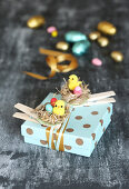 Geschenkschachtel mit DIY-Osternestchen