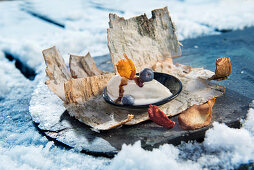 A winter barbecue: birch sorbet with blueberries and syrup (Norway)