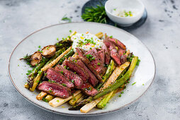 Flash-fried steak with asparagus