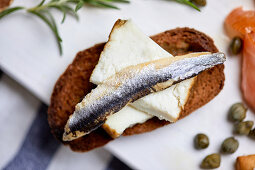 Smoked cheese with anchovies on grilled bread