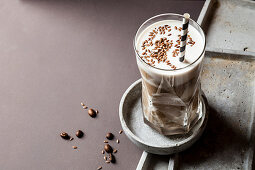 Sugarfree wake-up smoothie with banana, jogurt, coffee and linseeds