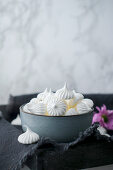 Meringue kisses