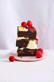 Cheesecake brownies with raspberries