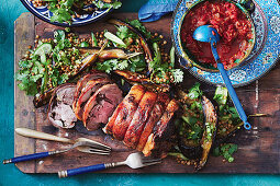 Gebackenes Lammfleisch mit Linsen-Auberginen-Salat