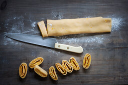 Roher Teig für frittierte Faschings-Tagliatelle