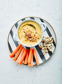 Cashew-Curry Dip mit Möhrensticks