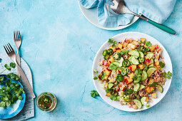 Warmer Reissalat mit Nektarinen und Jalapenodressing