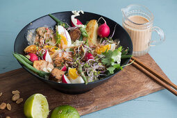 Gado-Gado-Salat mit Erdnussdressing (Indonesien)