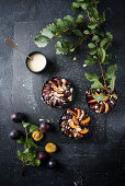 Vegan plum tartelettes with almonds