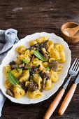 Tortellini with mushrooms, butter and sage