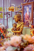 Der Schrein von Mae Nak, Wat Mahabut in Phra Kanong, Bangkok, Thailand