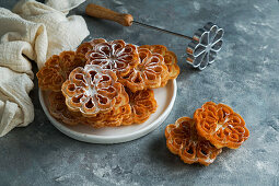 Flores de carnaval (flores manchegas crocantes) - Spanish and Scandinavian cookies for Christmas and Easter