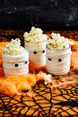Healthy Halloween: Mummy popcorn cups