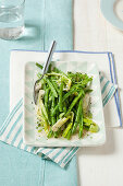 Warmer Grüne Bohnen-Lauchzwiebel-Salat mit frischen Kräutern