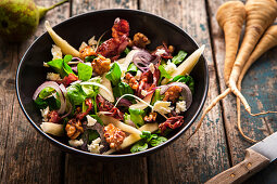 Winter salad with raw parsnips and walnuts